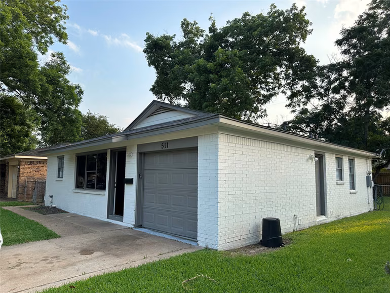 Photo 4 of 511 Guyer Street, Sugar Land, TX