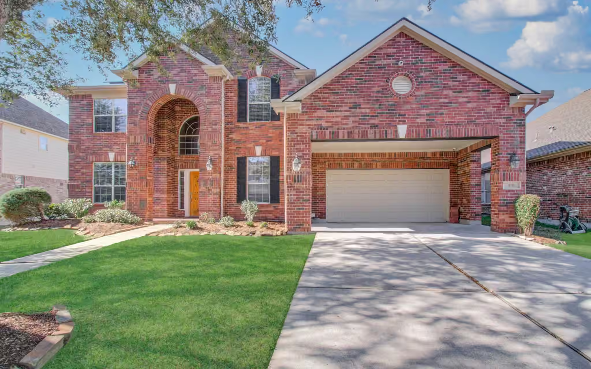 Photo of 105 Hawke Bay Lane, Friendswood, TX 77546