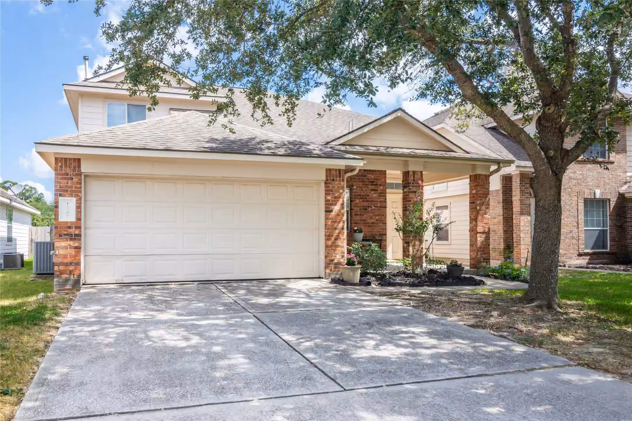 Photo 2 of 11746 Pinemeade Lane, Tomball, TX