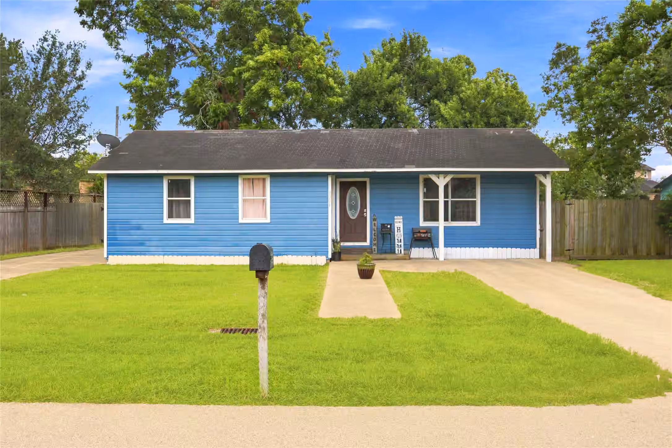 Photo 2 of 9326 Montgomery Lane, La Porte, TX