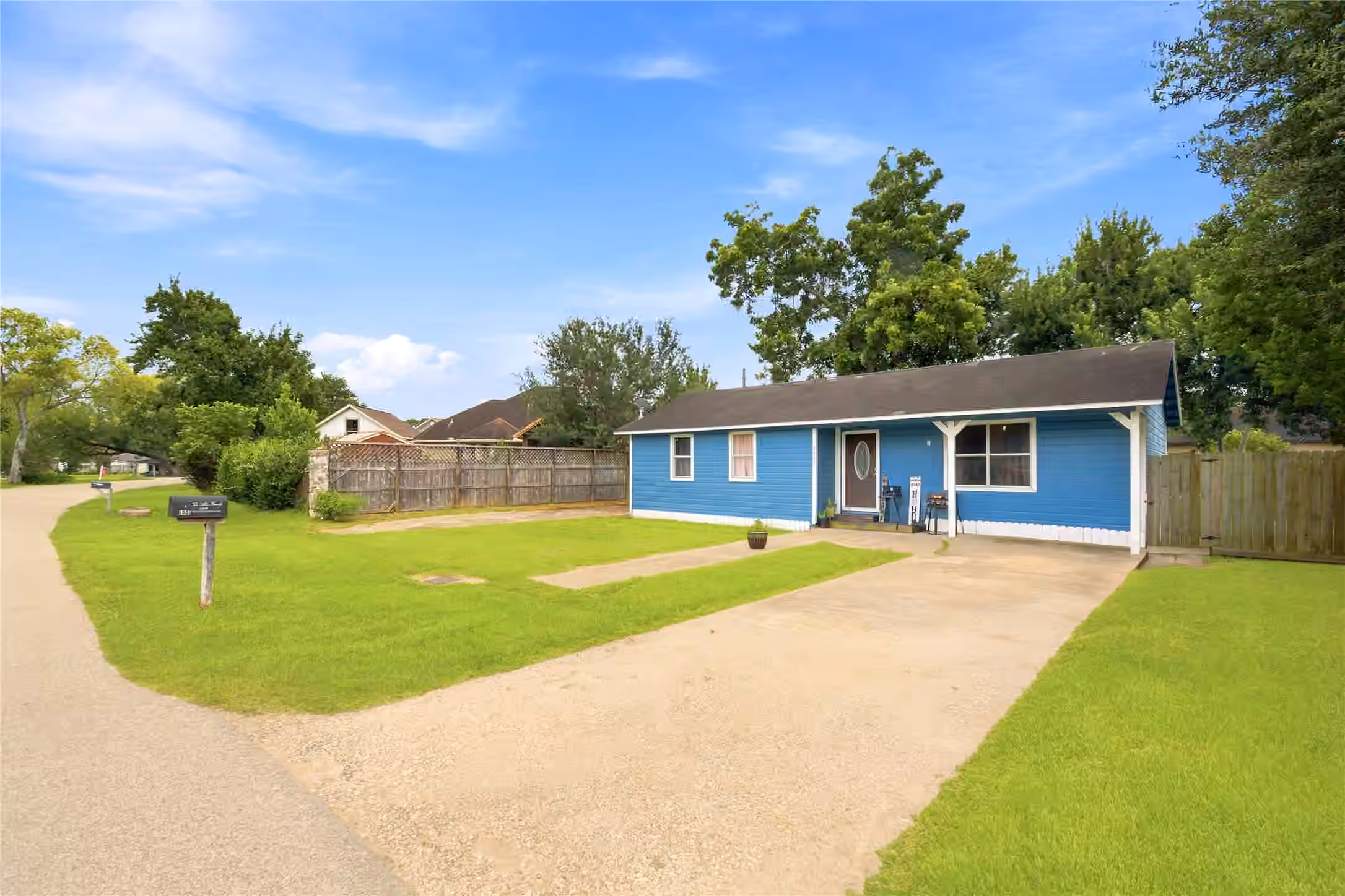 Photo 4 of 9326 Montgomery Lane, La Porte, TX