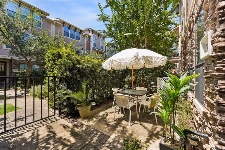 Photo 2 of 1045 W 22nd Street K, Houston, TX