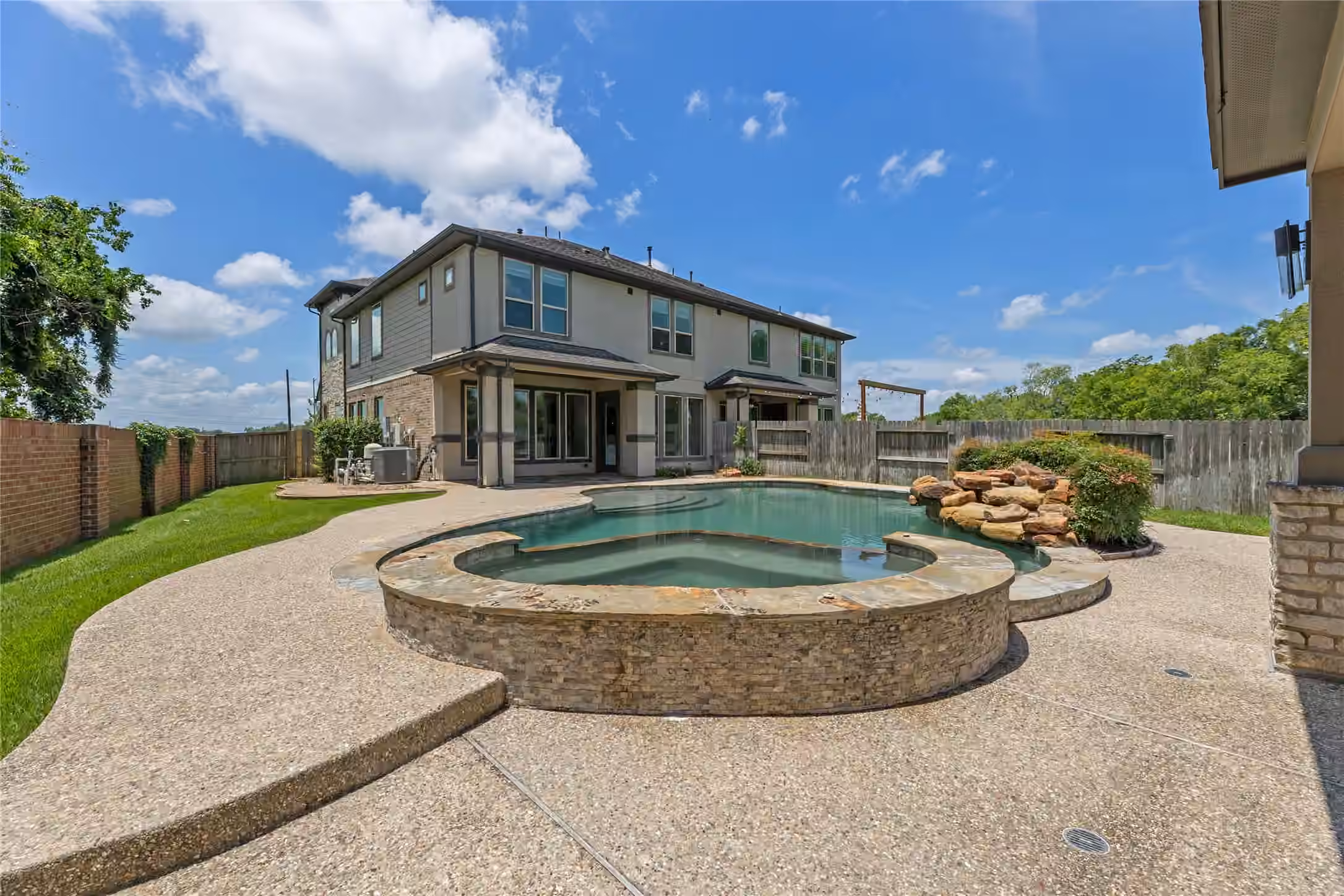 Photo 2 of 9547 Scanlan Heights Lane, Missouri City, TX