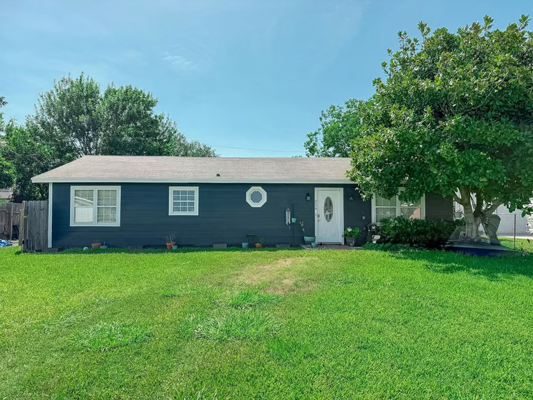 Photo of 224 Maple Drive, Hitchcock, TX