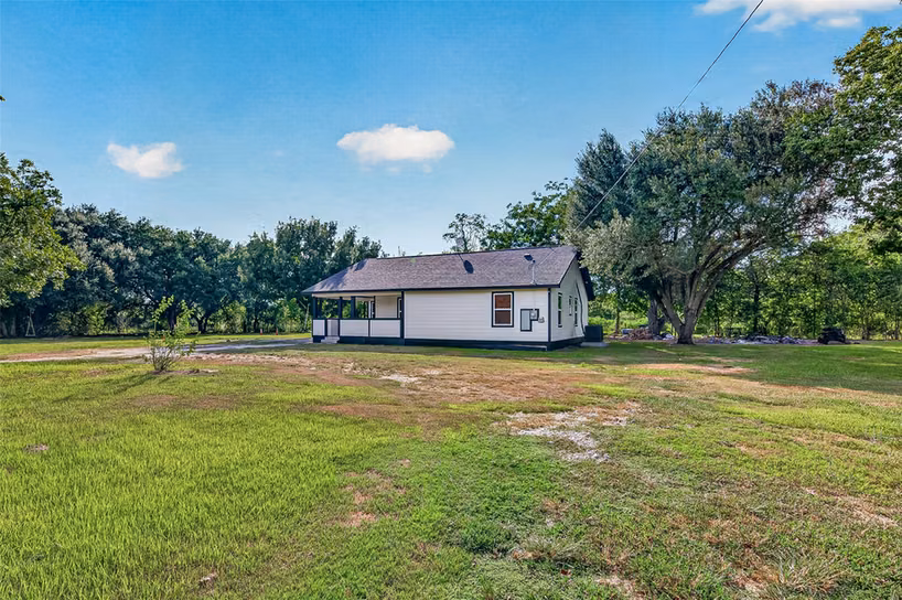 Photo 3 of 4739 Fm 1096 Road, Boling, TX