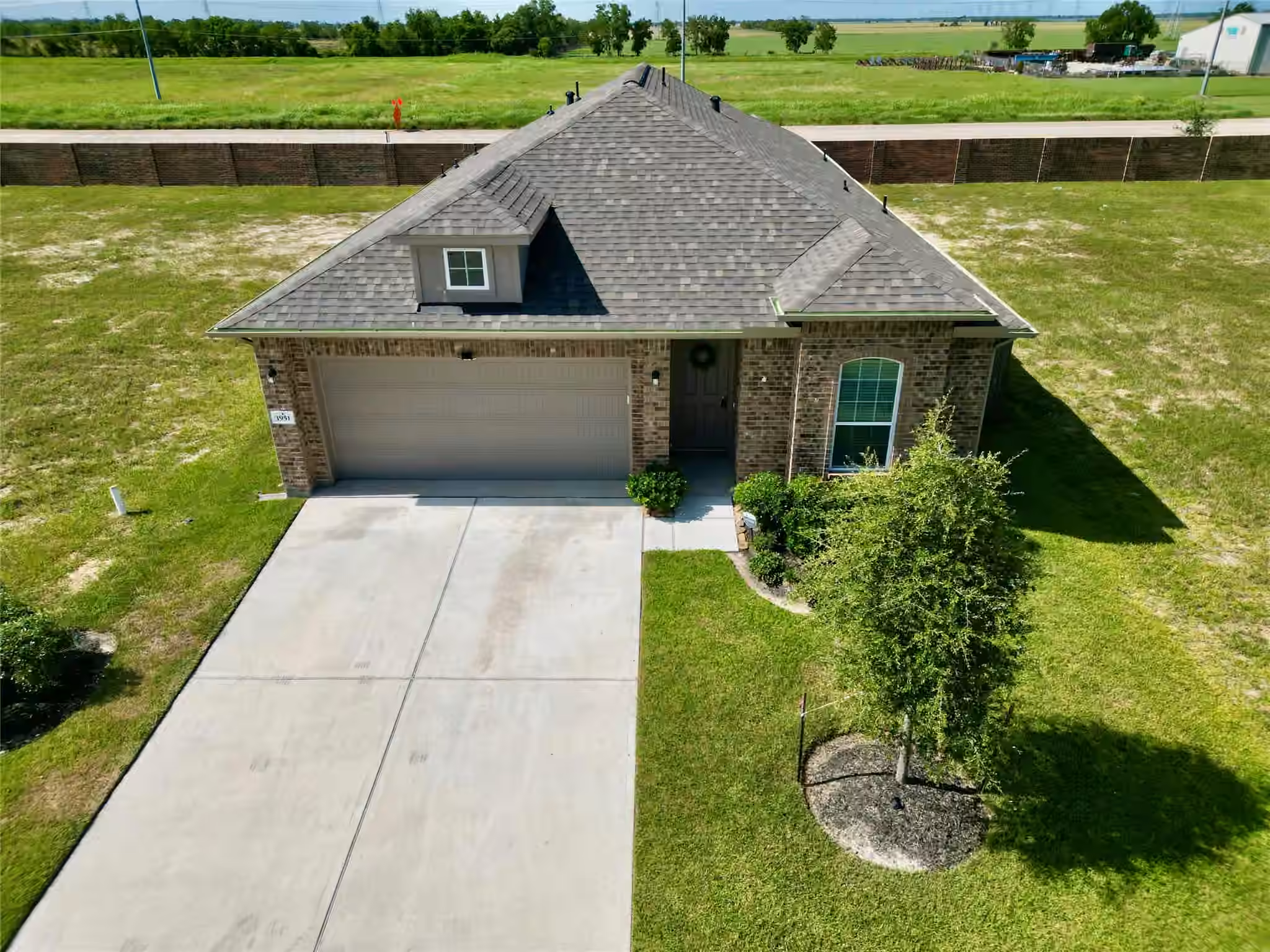 Photo 5 of 1951 Middle Pass Ln, Angleton, TX