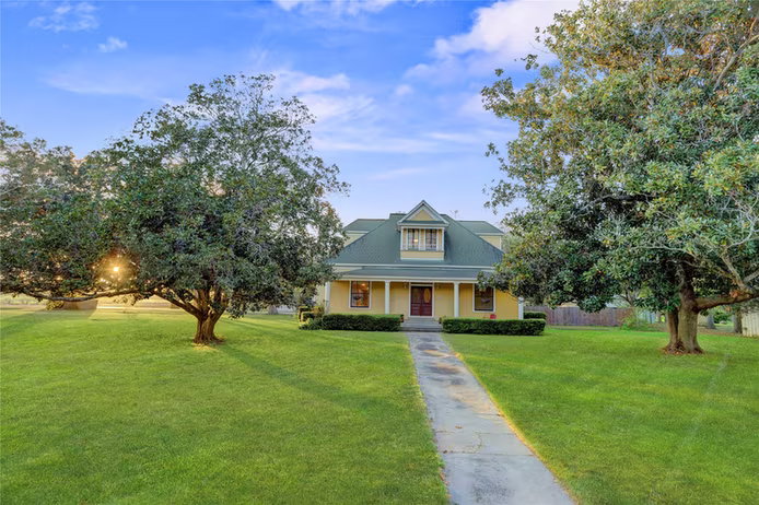 Photo 2 of 238 Bridge Avenue, Glen Flora, TX