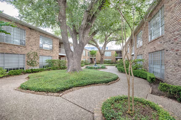 Photo 4 of 2101 Fountain View Drive 80, Houston, TX