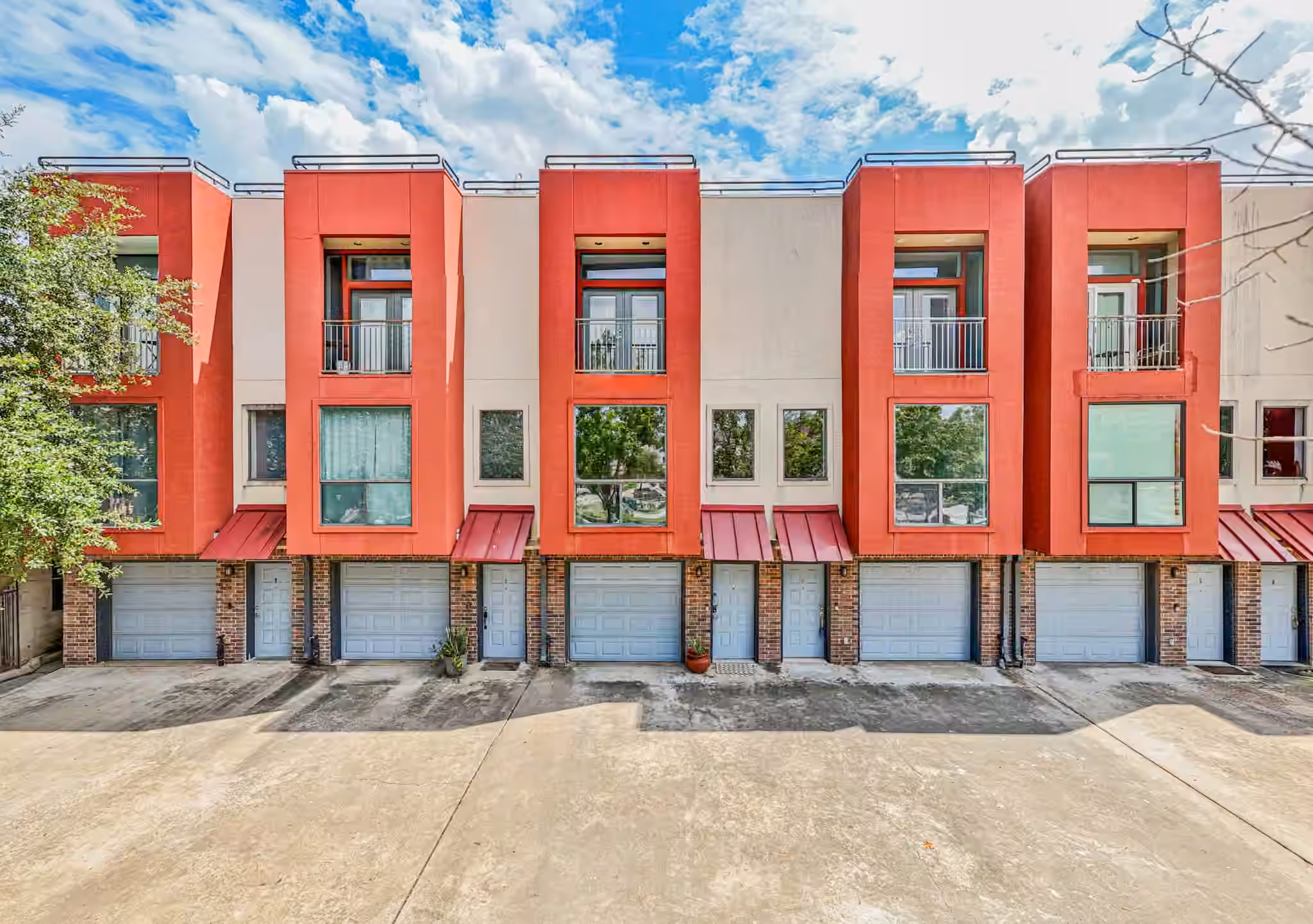 Photo 2 of 310 S Jensen Drive 7, Houston, TX