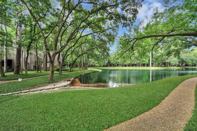 Photo 3 of 153 Litchfield Lane, Houston, TX
