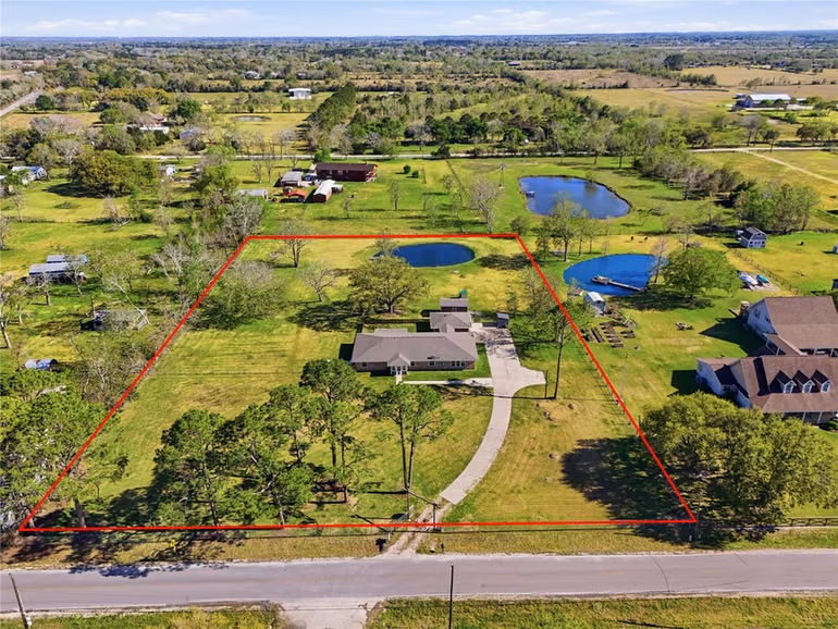 Photo of 4215 County Road 182, Alvin, TX 77511