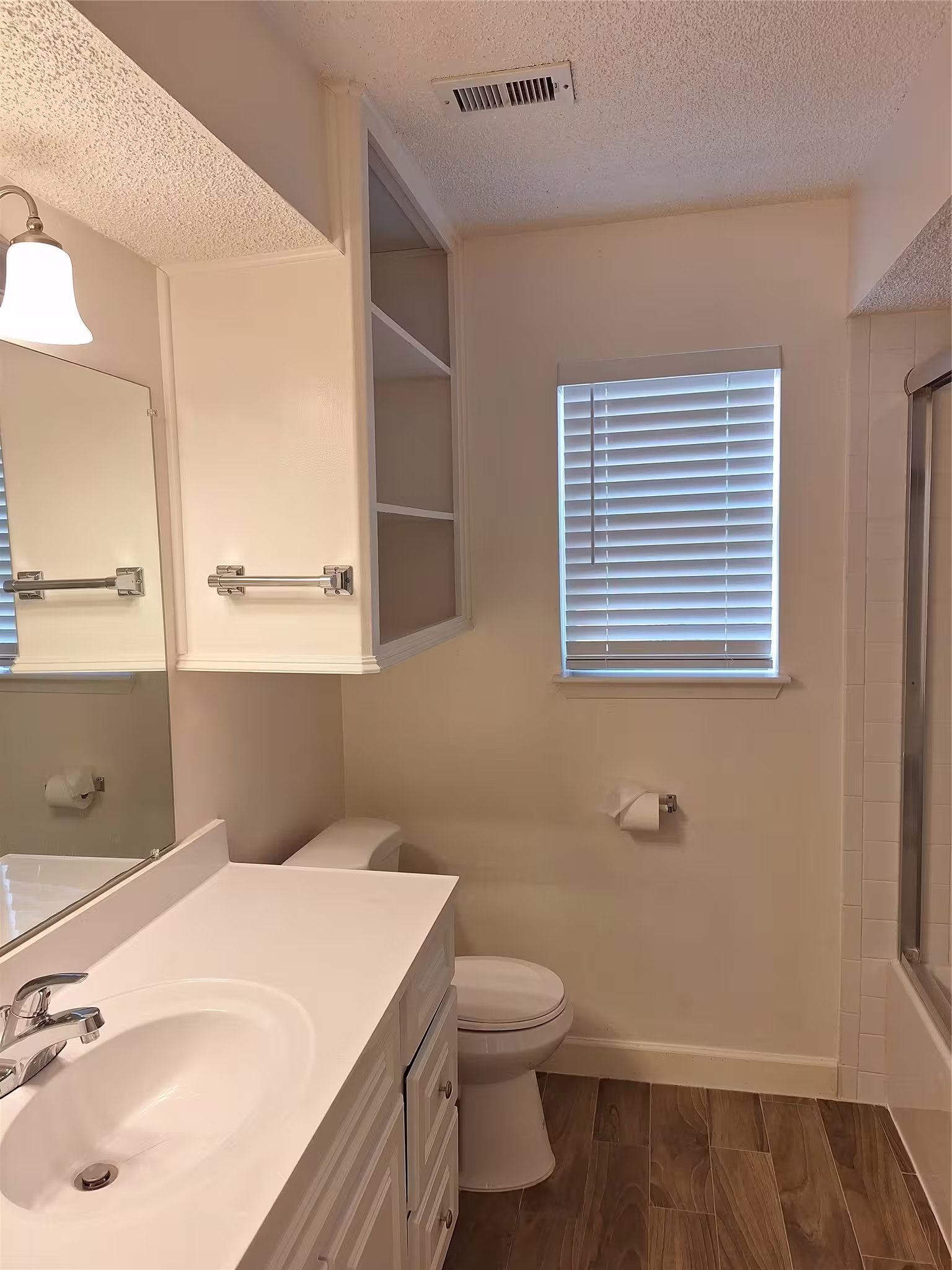 Photo 7 of 4030 Knoll Glen Drive, Houston, TX