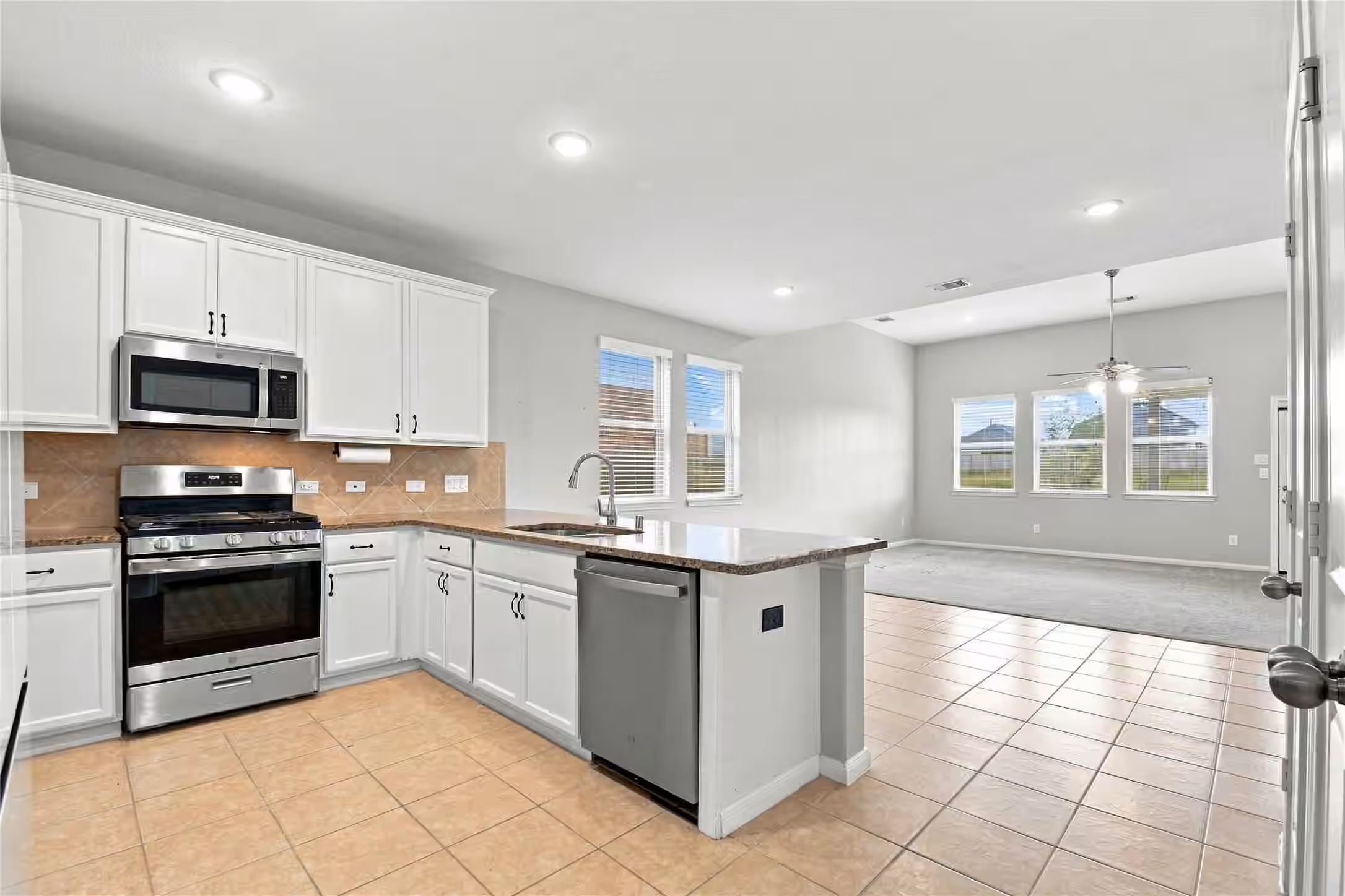 Photo 7 of 450 Terra Vista Circle, Montgomery, TX