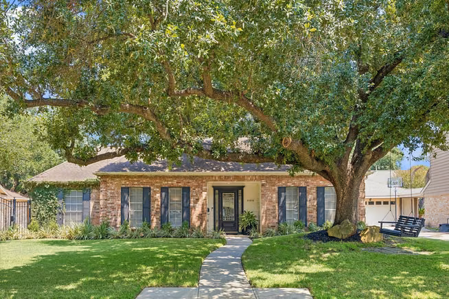 Photo of 11010 Overbrook Lane, Houston, TX