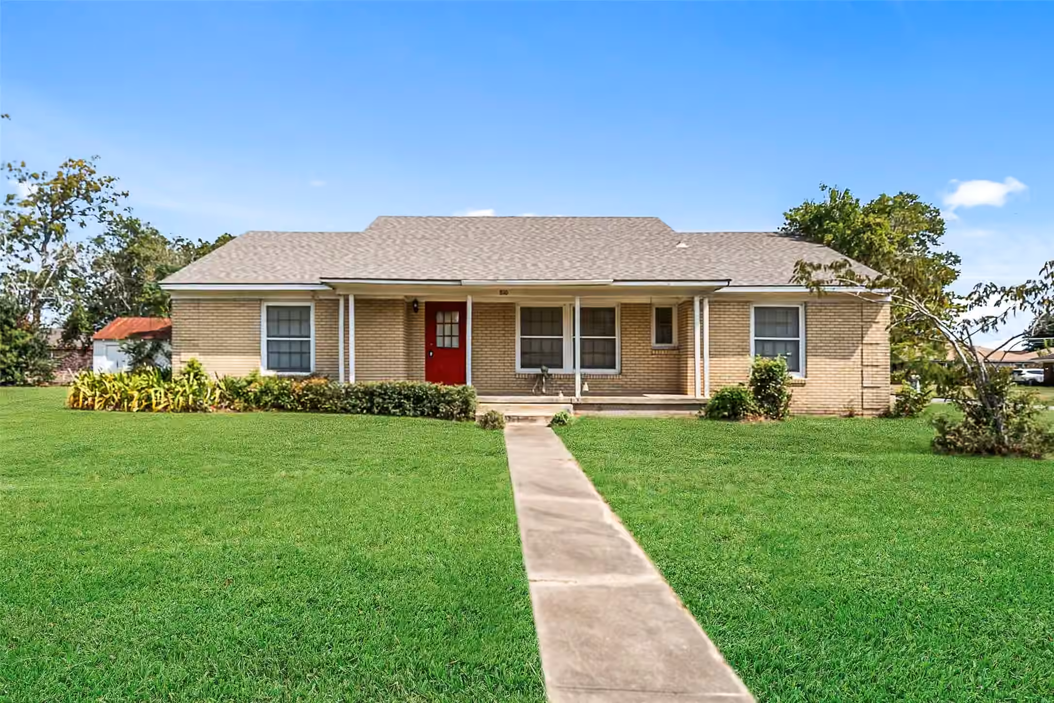 Photo of 810 Main Street, Hempstead, TX
