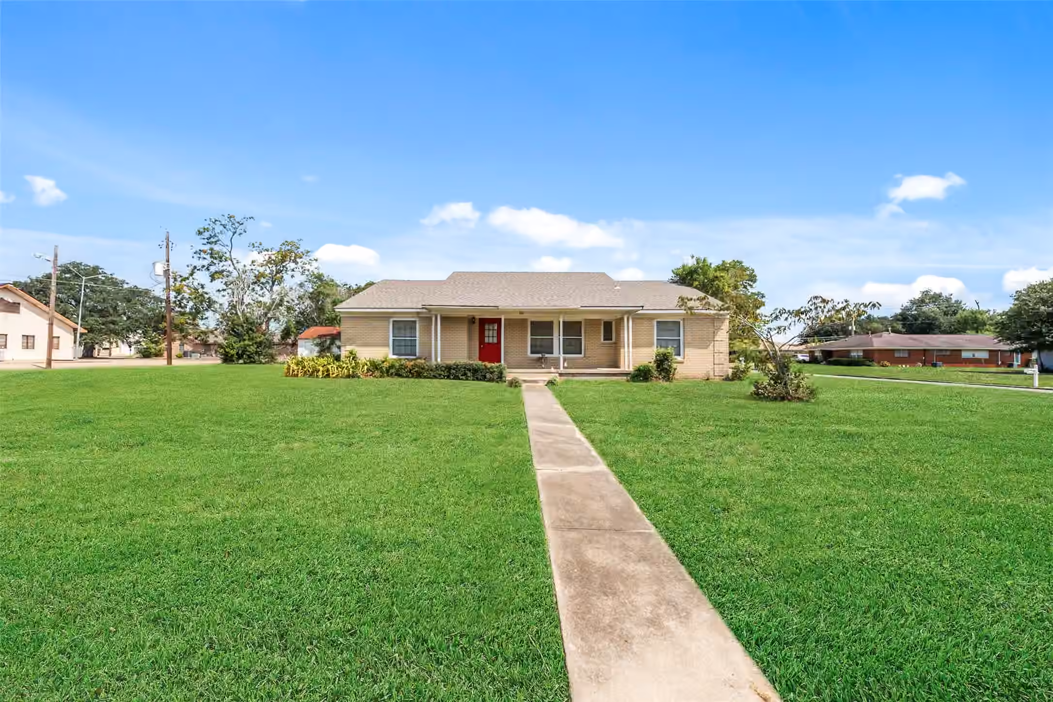 Photo 2 of 810 Main Street, Hempstead, TX