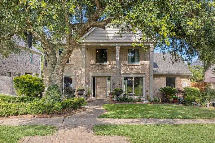 Photo 2 of 4134 Lakepointe Forest Drive, Seabrook, TX