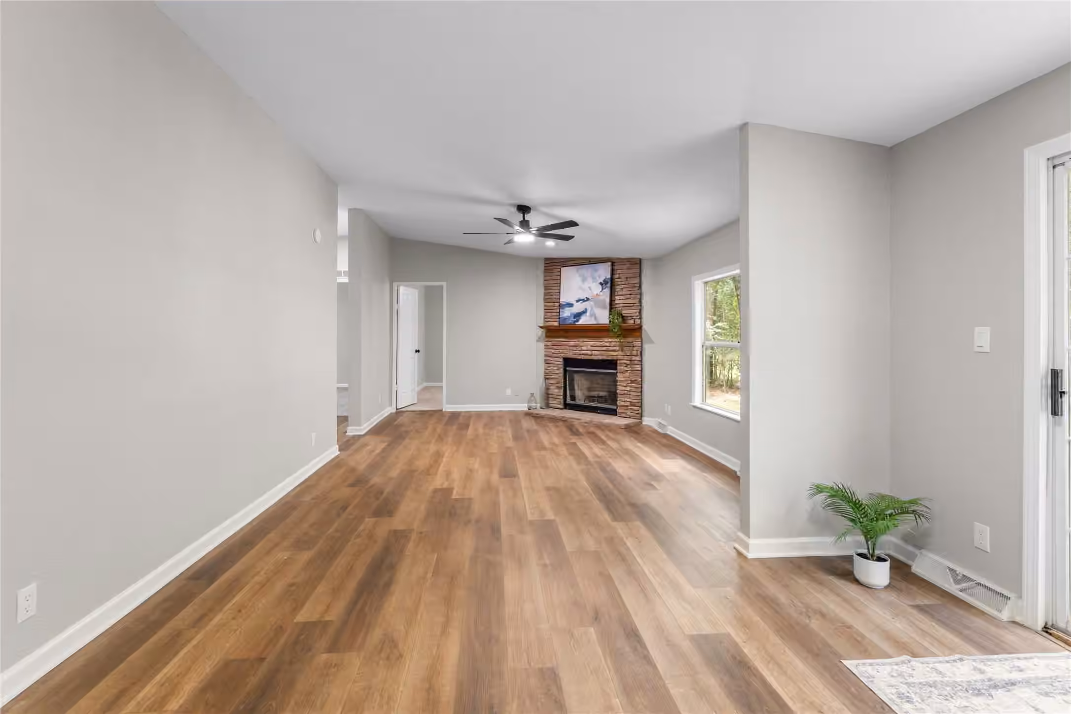 Photo 5 of 12228 Thornwood Drive, Plantersville, TX