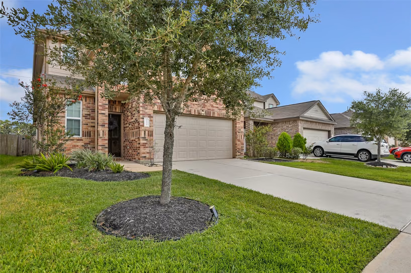 Photo 2 of 7507 Merrylands Drive, Humble, TX