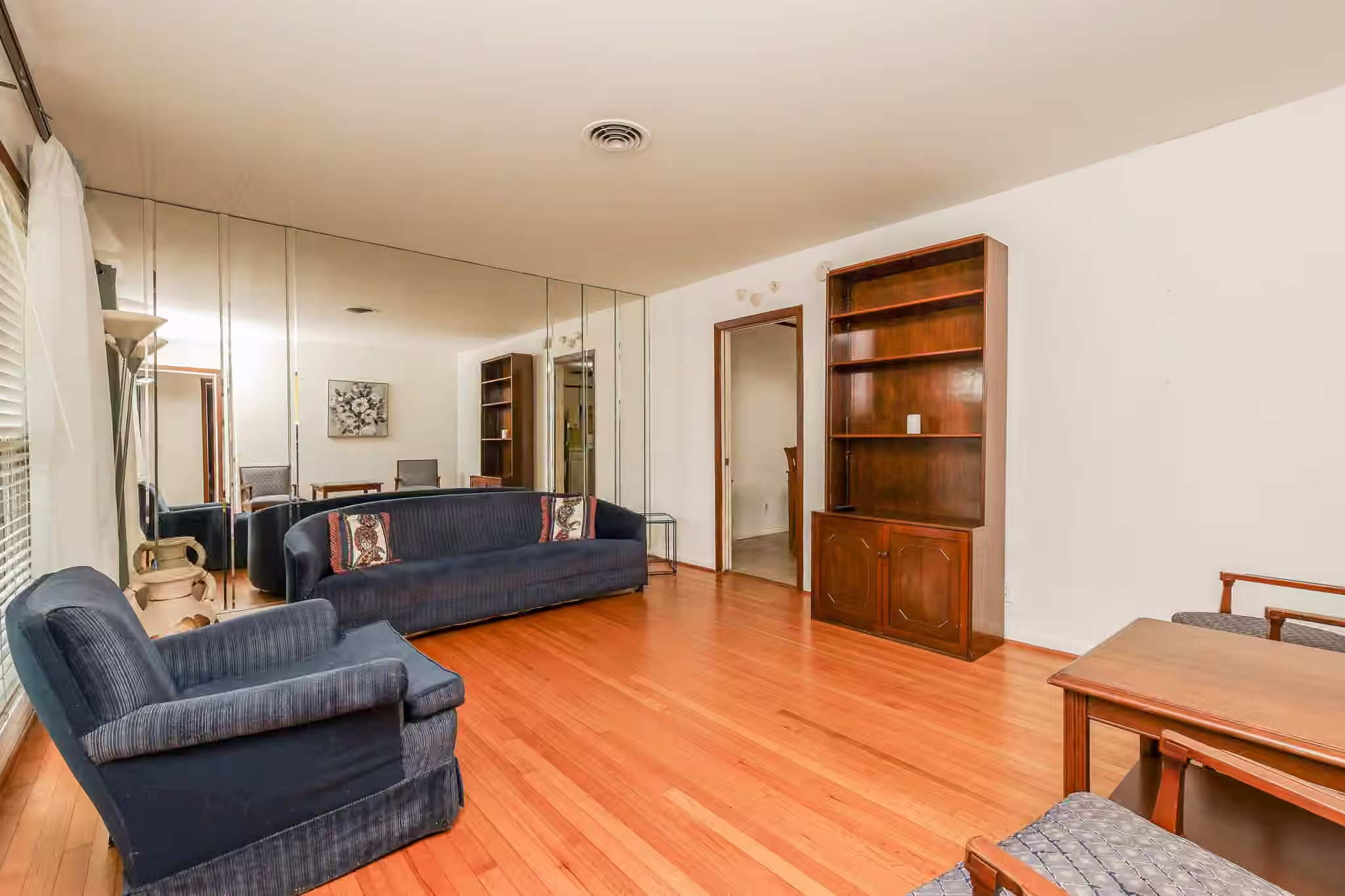 Photo 3 of 6834 Hendon Lane, Houston, TX