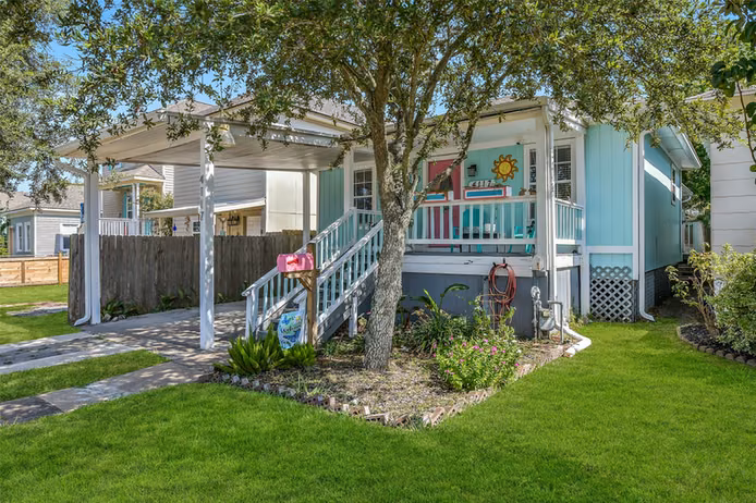 Photo of 4117 Avenue M 1/2, Galveston, TX 77550
