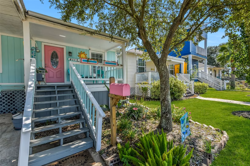 Photo 3 of 4117 Avenue M 1/2, Galveston, TX