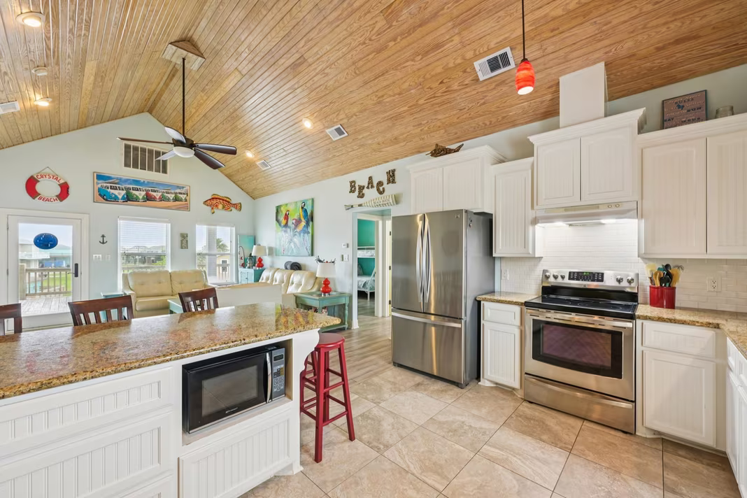 Photo 7 of 940 Gregory Lane, Crystal Beach, TX