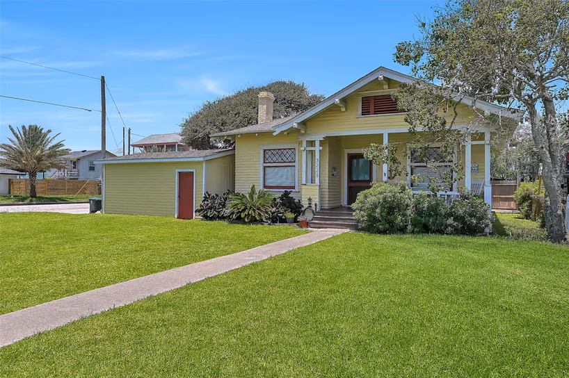 Photo of 3228 Avenue R 1/2, Galveston, TX