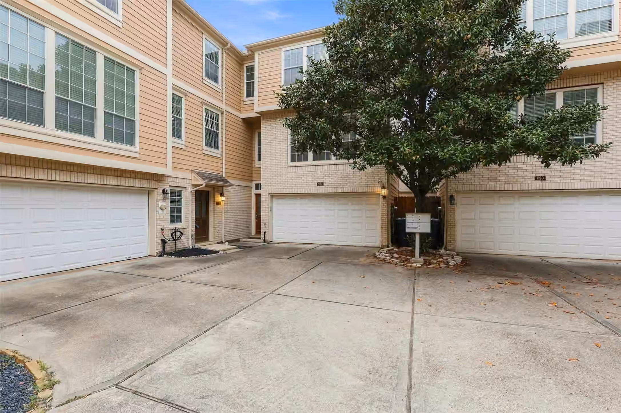 Photo 3 of 832 Cohn Street, Houston, TX