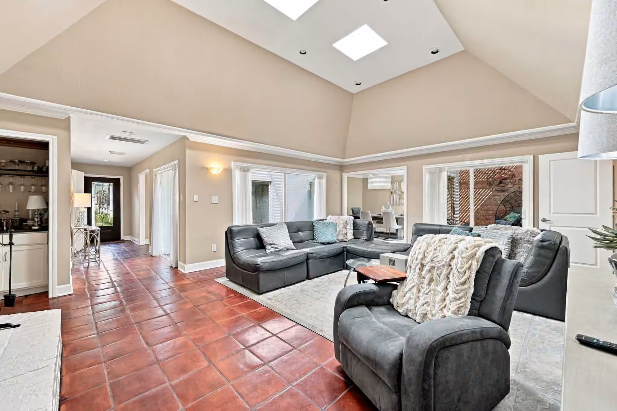 Photo of 419 E Fair Harbor Lane, Houston, TX 77079