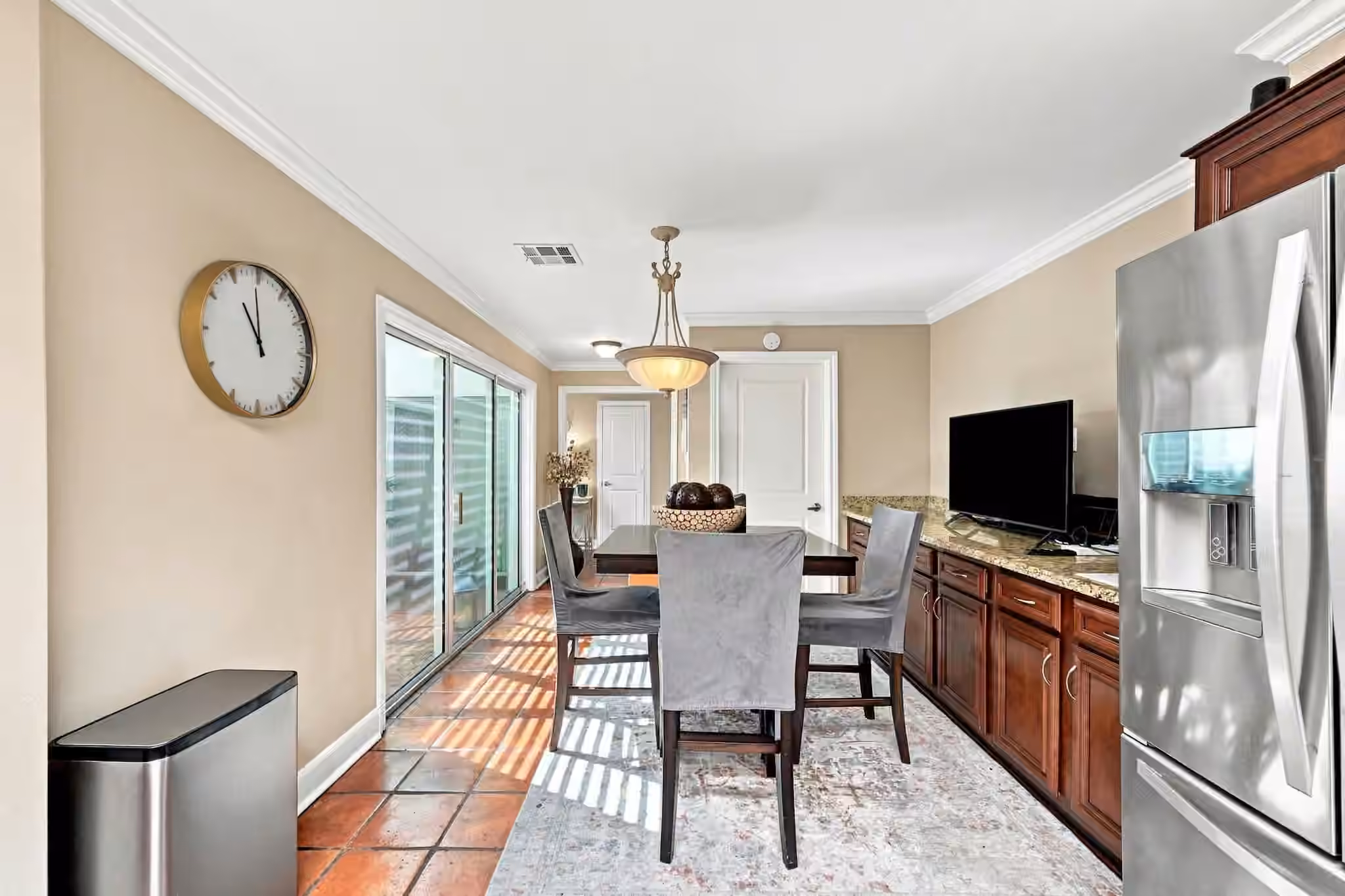 Photo 5 of 419 E Fair Harbor Lane, Houston, TX