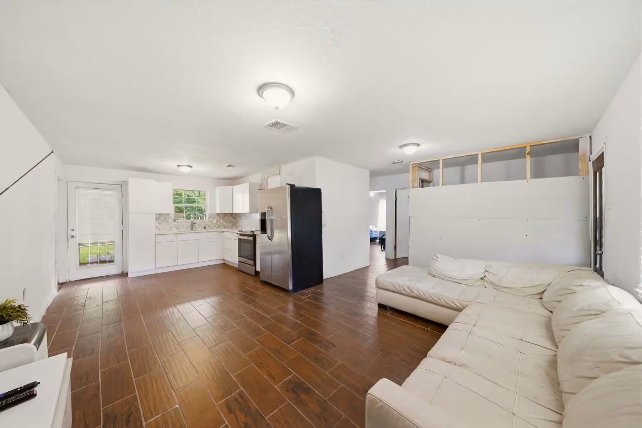 Photo 3 of 7511 Arnim Street, Houston, TX