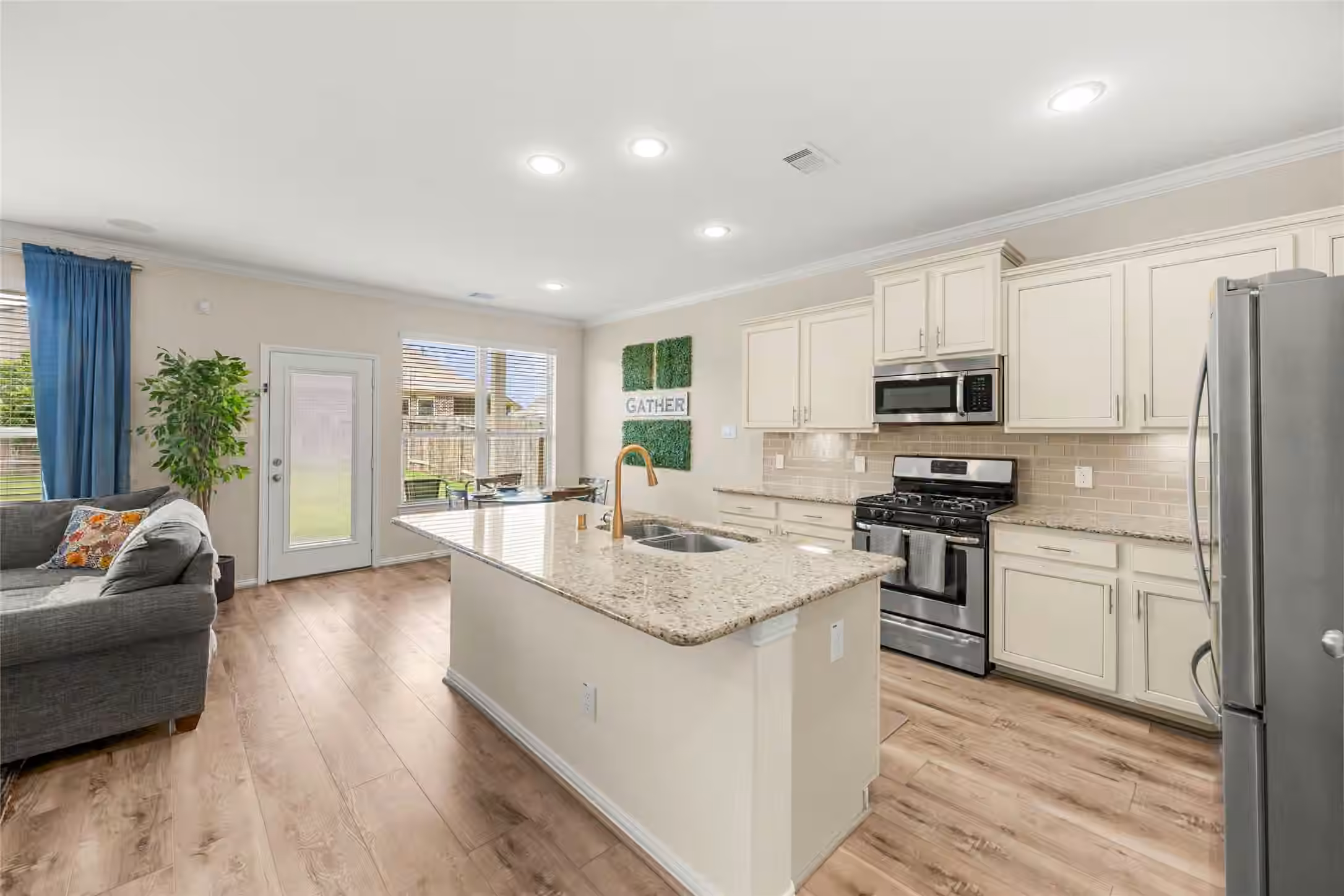 Photo 3 of 15638 Kensington Bluff Drive, Cypress, TX