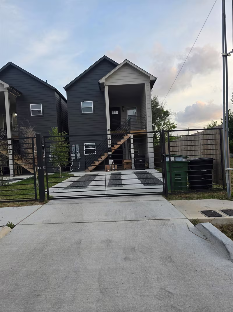 Photo 2 of 428 1/2 N Carolina Street, Houston, TX