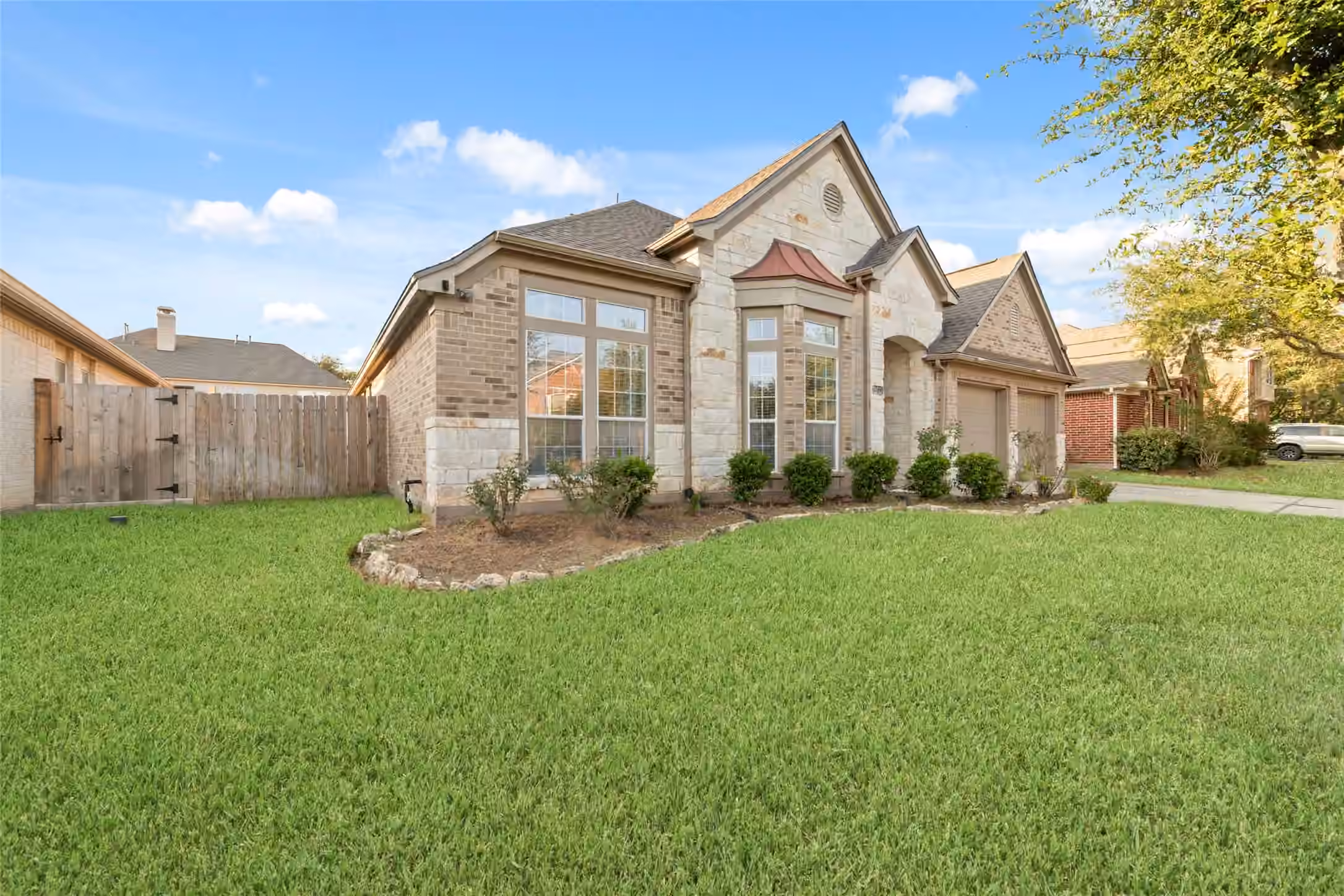 Photo 3 of 9815 Ryans Park Lane, Houston, TX