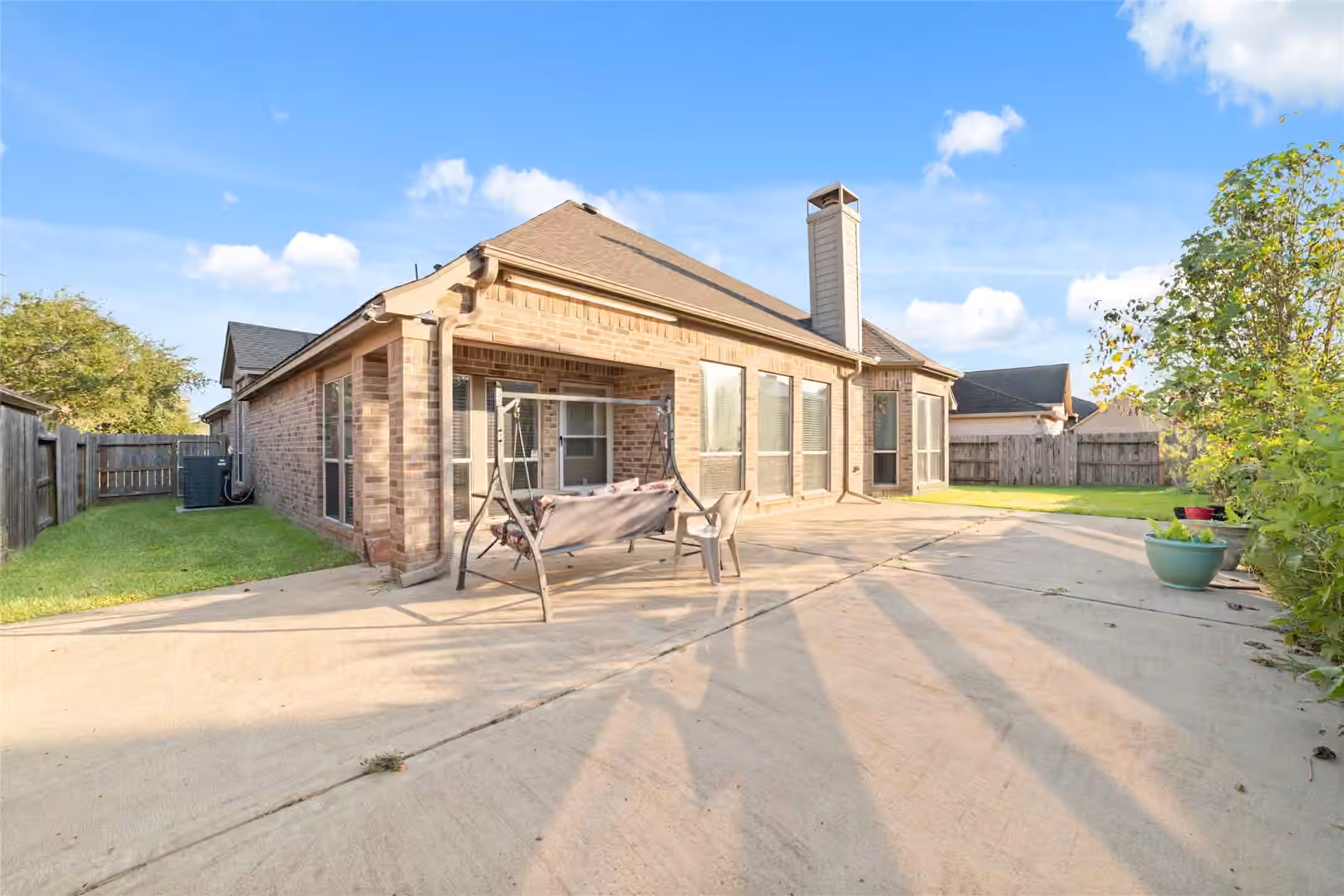 Photo 5 of 9815 Ryans Park Lane, Houston, TX