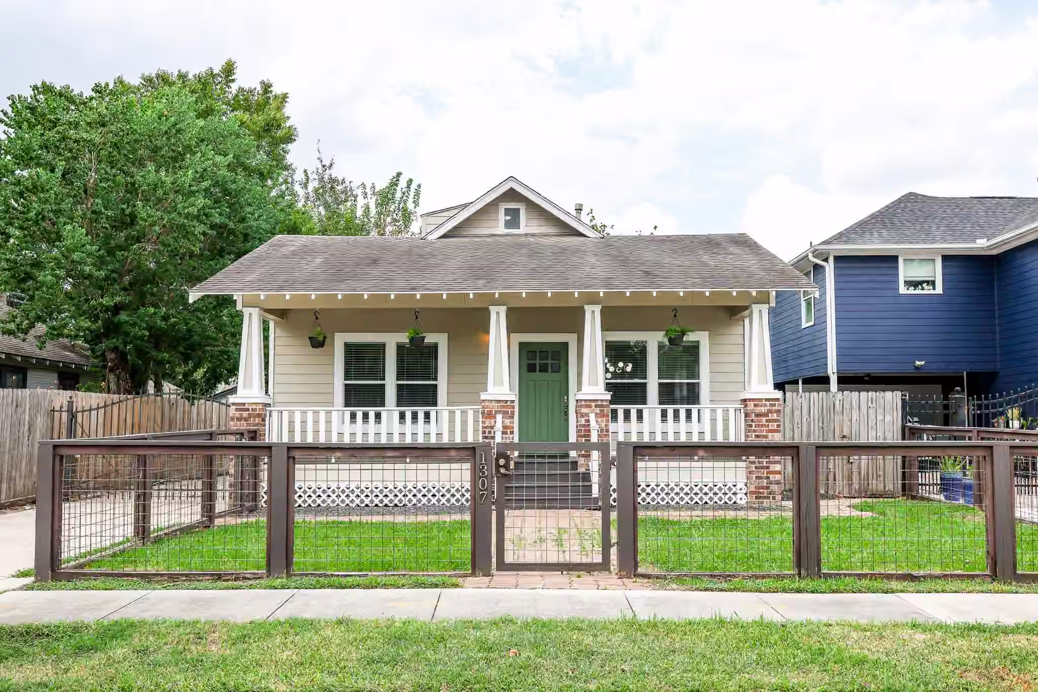 Photo of 1307 Walton Street, Houston, TX 77009
