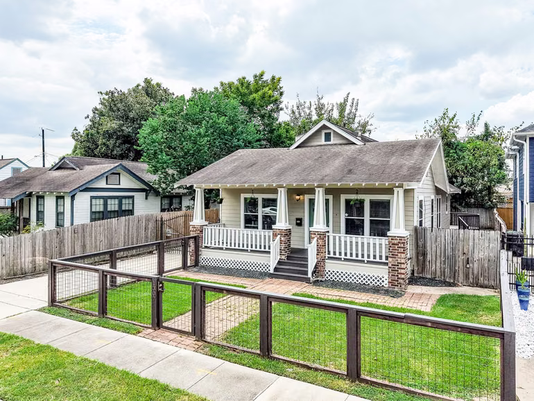 Photo 2 of 1307 Walton Street, Houston, TX