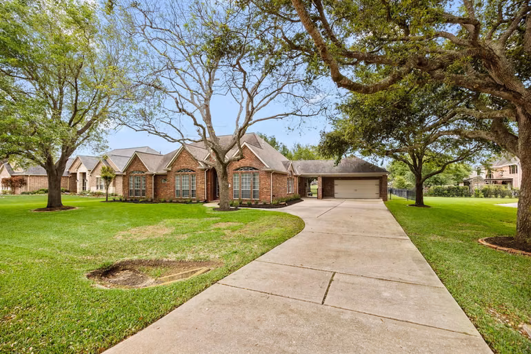 Photo 2 of 5210 Weston Drive, Weston Lakes, TX
