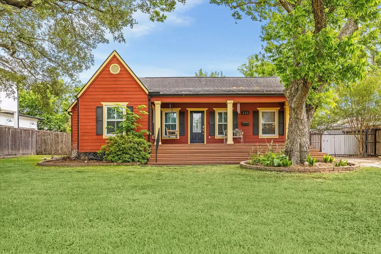 Photo of 211 W 31st Street, Houston, TX