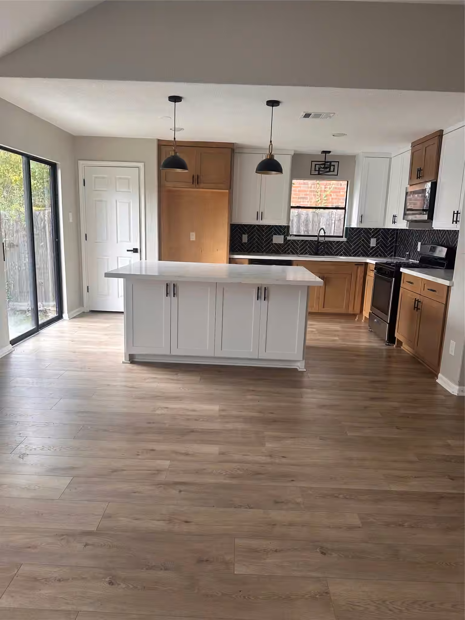 Photo 2 of 3812 Maple Drive, Conroe, TX