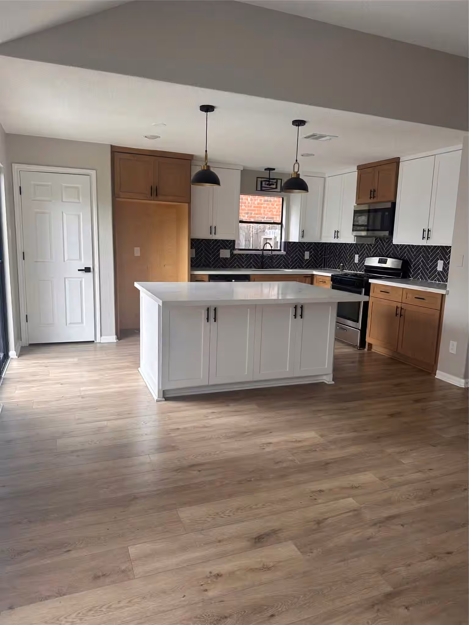Photo 3 of 3812 Maple Drive, Conroe, TX