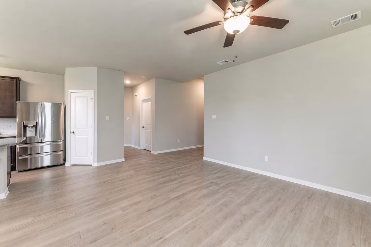 Photo 4 of 104 Laurel Oak Drive, Huntsville, TX