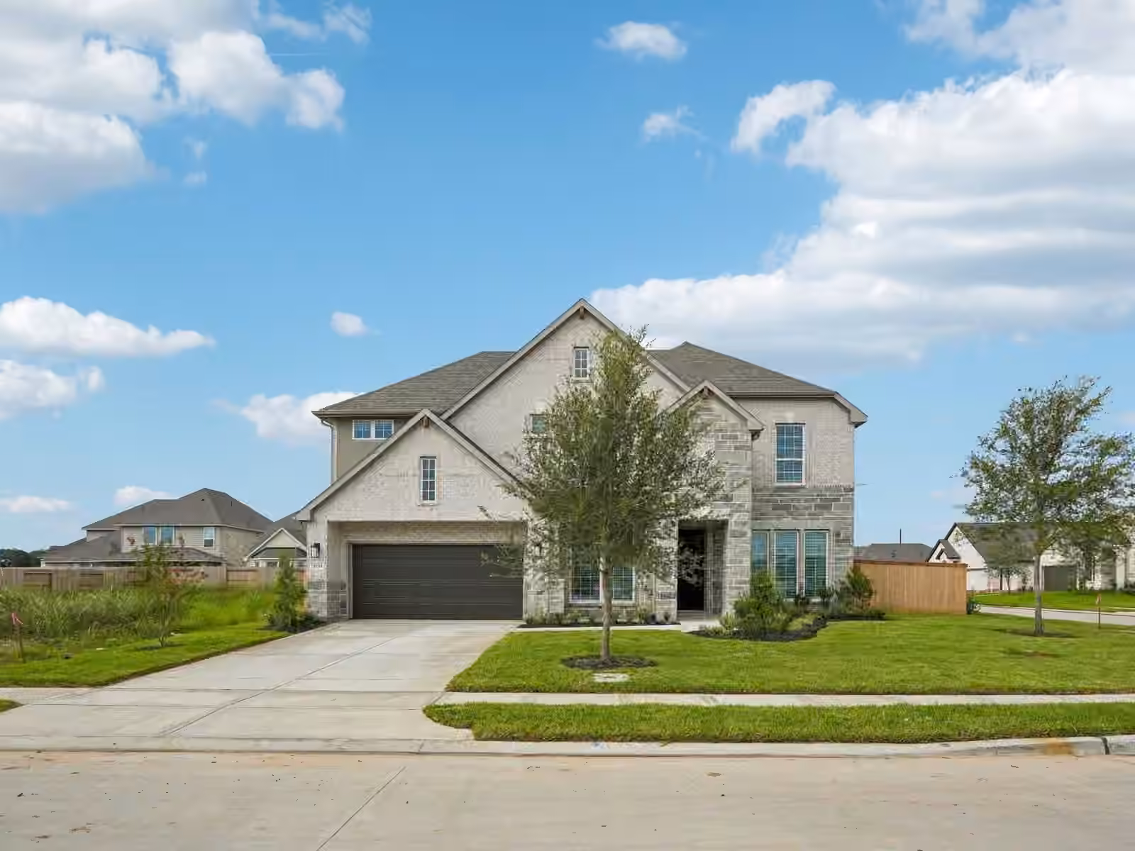 Photo 2 of 5233 Great Oaks Drive, Pearland, TX