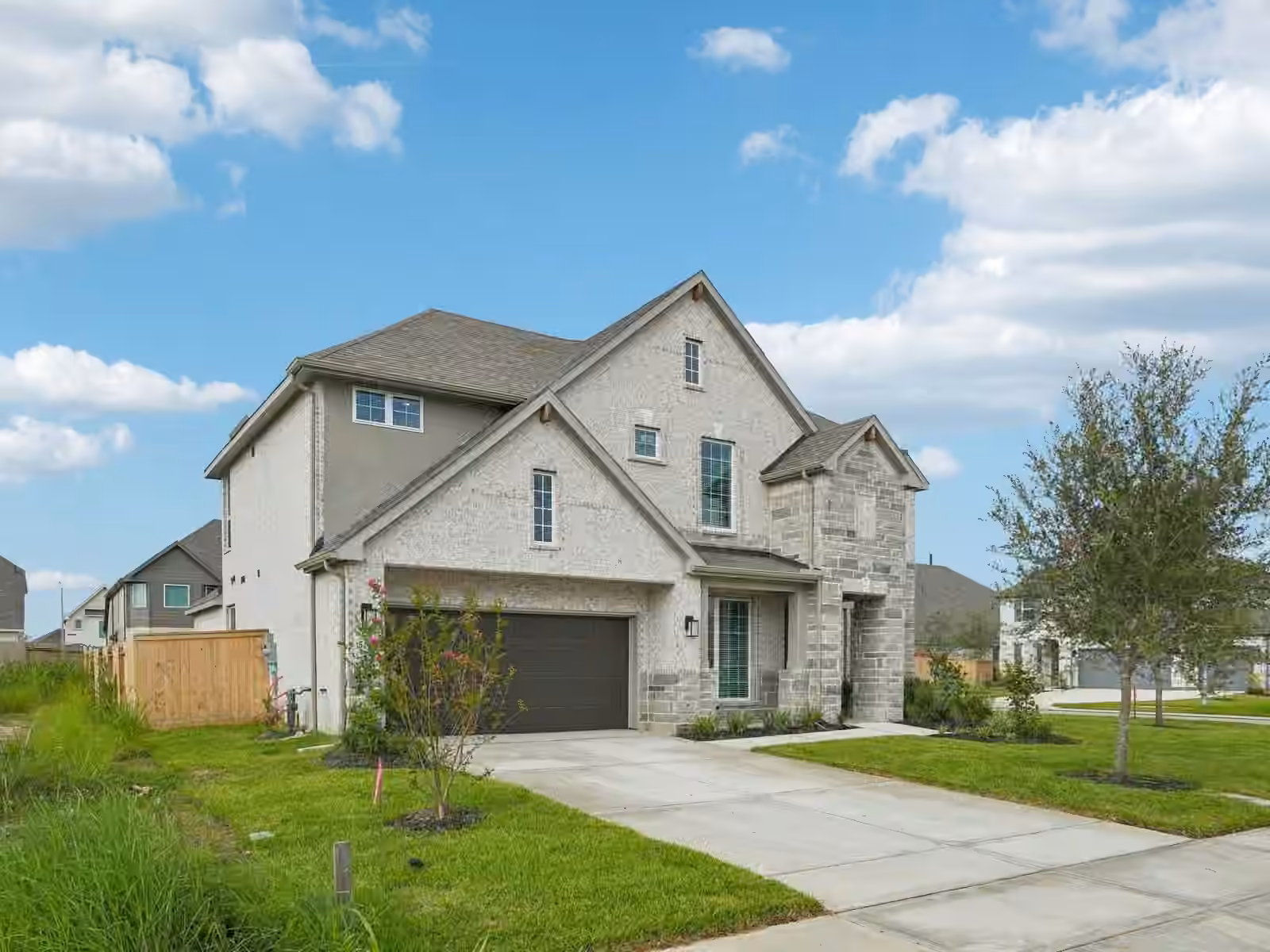 Photo 3 of 5233 Great Oaks Drive, Pearland, TX