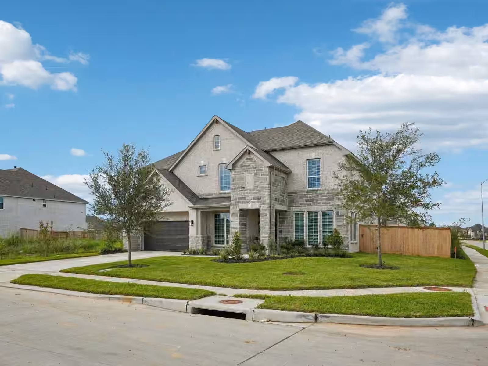Photo 4 of 5233 Great Oaks Drive, Pearland, TX