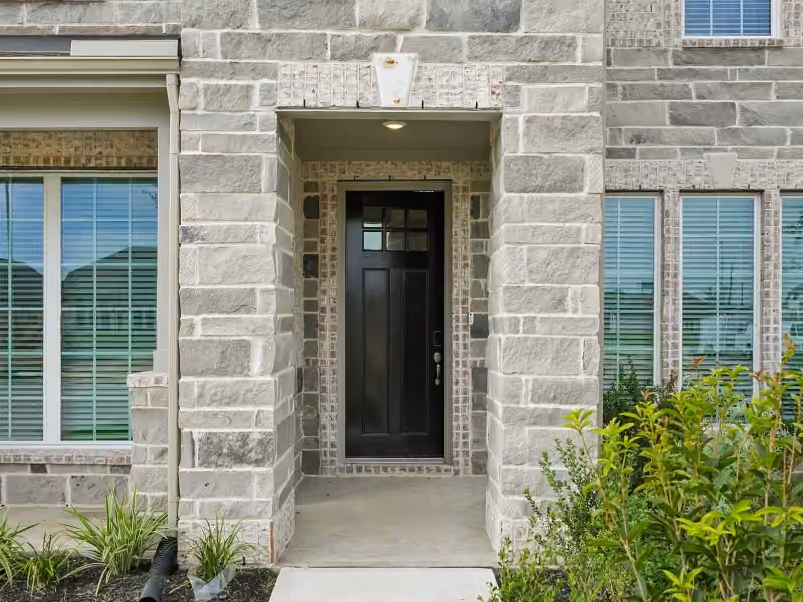 Photo 5 of 5233 Great Oaks Drive, Pearland, TX