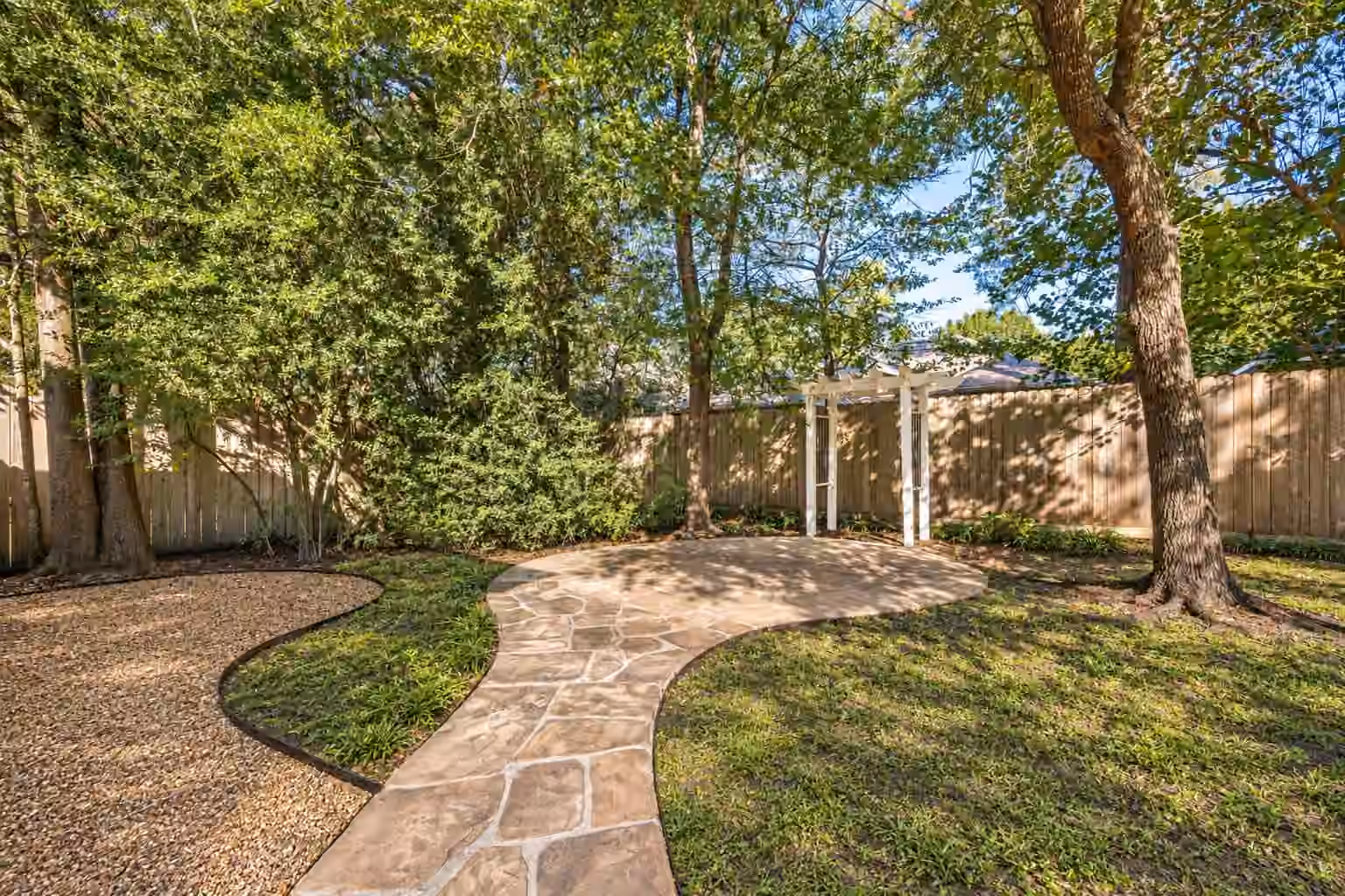 Photo 3 of 26 Heron Hollow Court, The Woodlands, TX