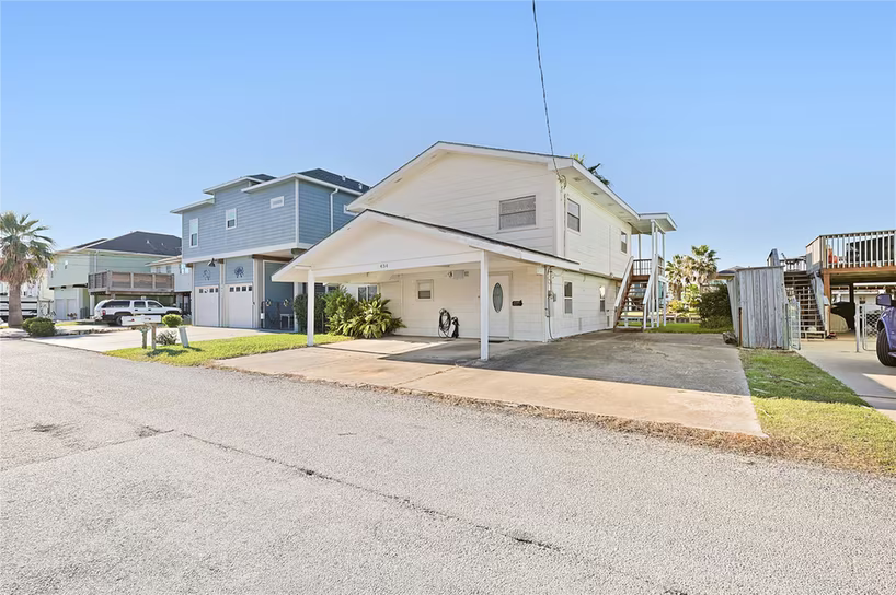 Photo 2 of 434 Pompano Street, Bayou Vista, TX