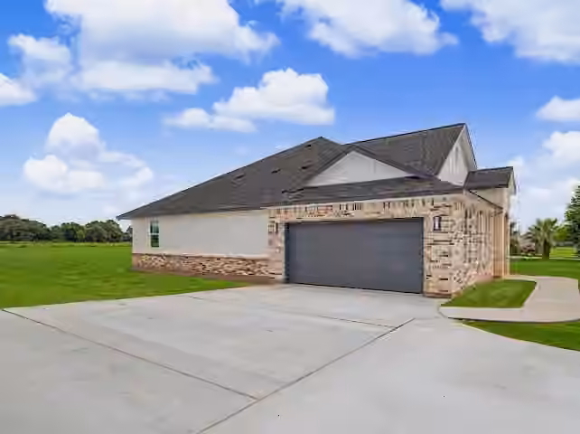Photo 4 of 1220 Appaloosa Circle, Angleton, TX